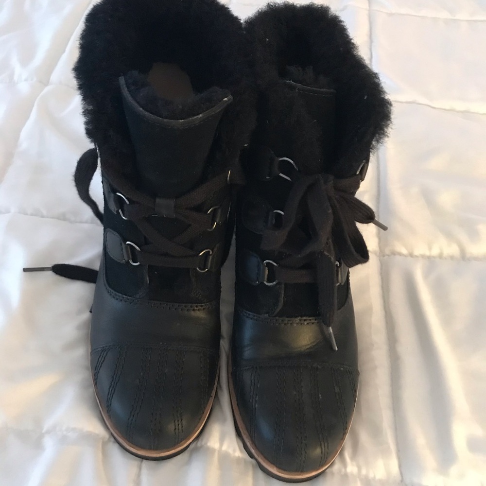 UGG - black, fur, wedge bootie - size 9. EUC